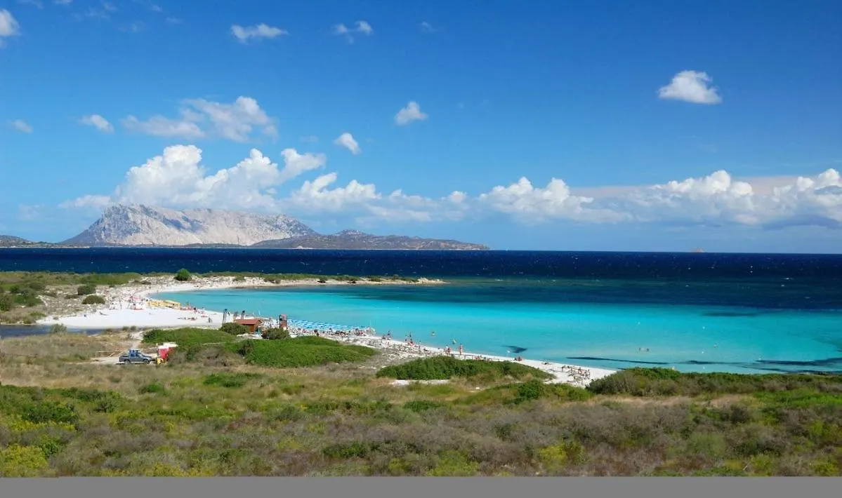 Appartamento Delle Rose Porto Taverna Apartment