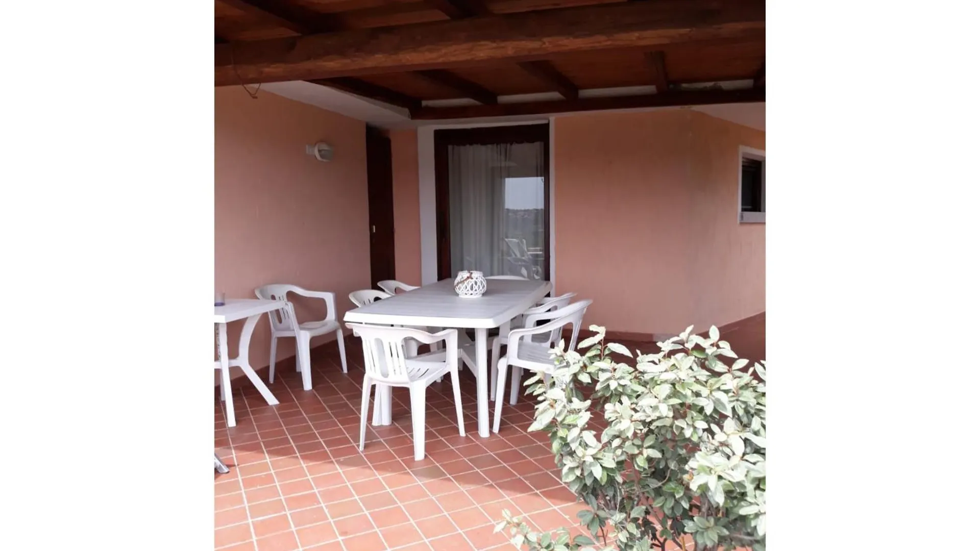 Apartment Appartamento Delle Rose Porto Taverna Italy